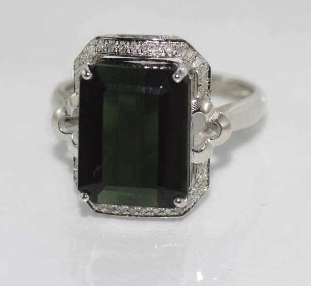 14ct white gold, green tourmaline & diamond ring