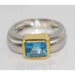 18ct two tone gold and blue topaz ring