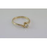 9ct yellow gold ring with diamond simulant