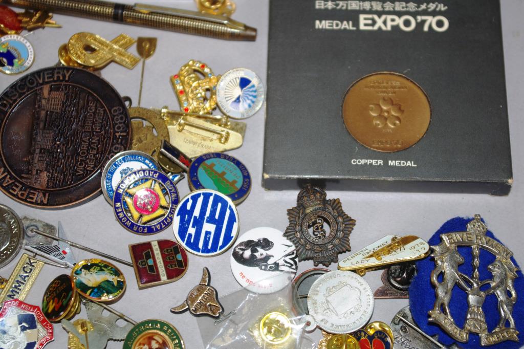 Collection of vintage badges - Image 4 of 6