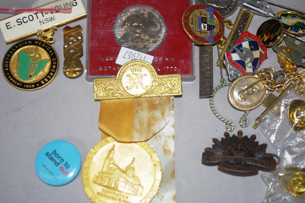 Collection of vintage badges - Image 5 of 6