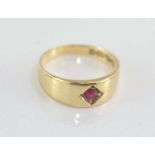 Hallmarked 18ct yellow gold band with ruby