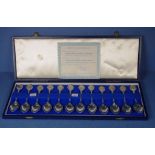 Elizabeth II cased set sterling silver teaspoons