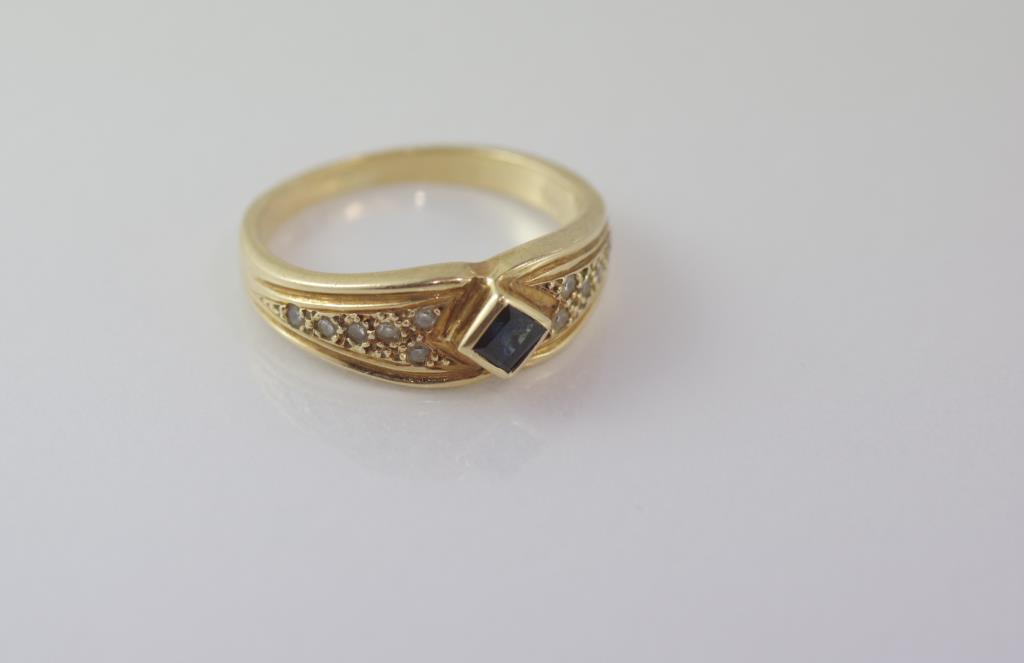 Vintage 14ct yellow gold, sapphire & diamond ring