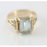 14ct yellow gold, aquamarine and diamond ring