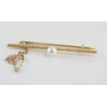 9ct yellow gold and pearl brooch