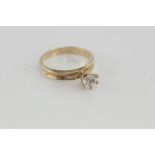 9ct yellow gold ring with cz