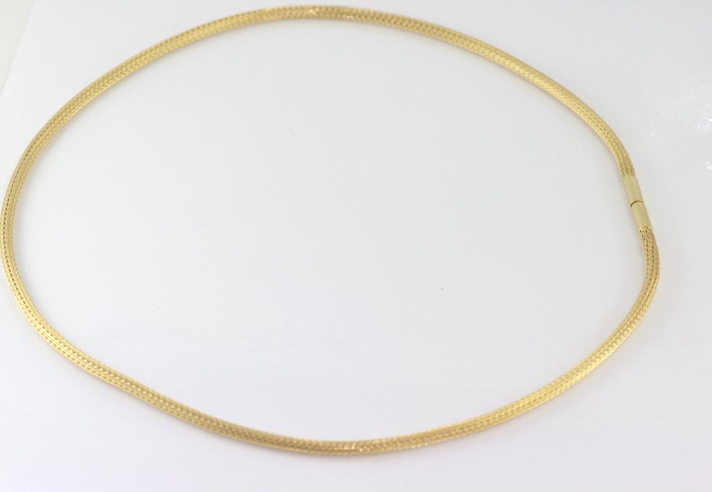 Flexible 18ct yellow gold omega chain