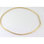 Flexible 18ct yellow gold omega chain