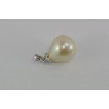 18ct white gold and teardrop shaped pearl pendant