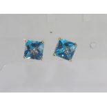 14 ct yellow gold blue topaz studs