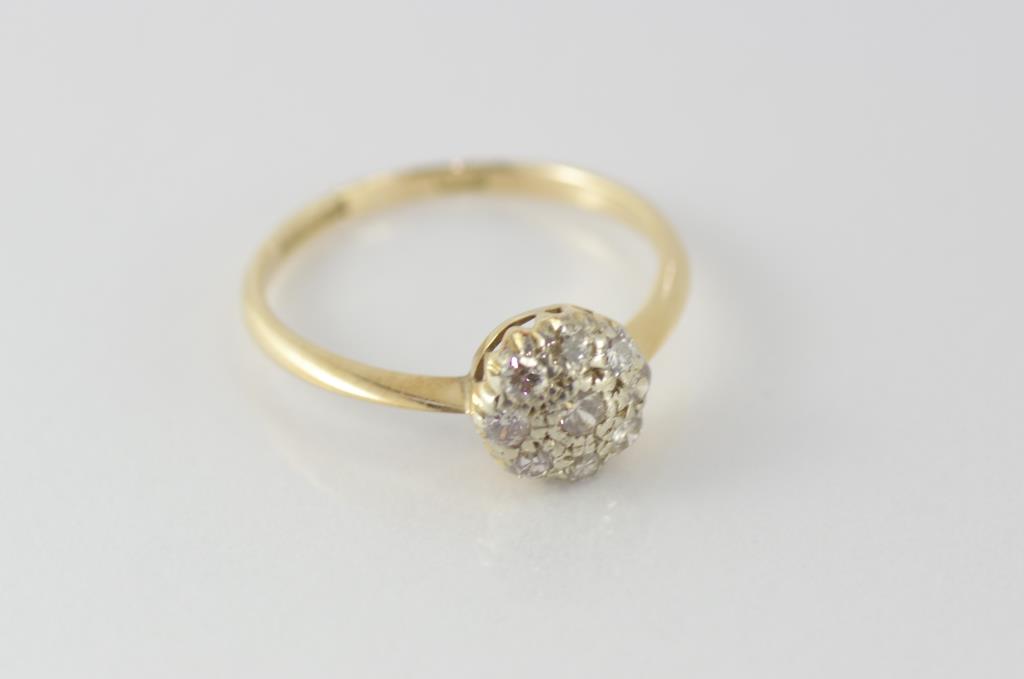 18ct yellow gold & platinum, diamond daisy ring - Image 2 of 2