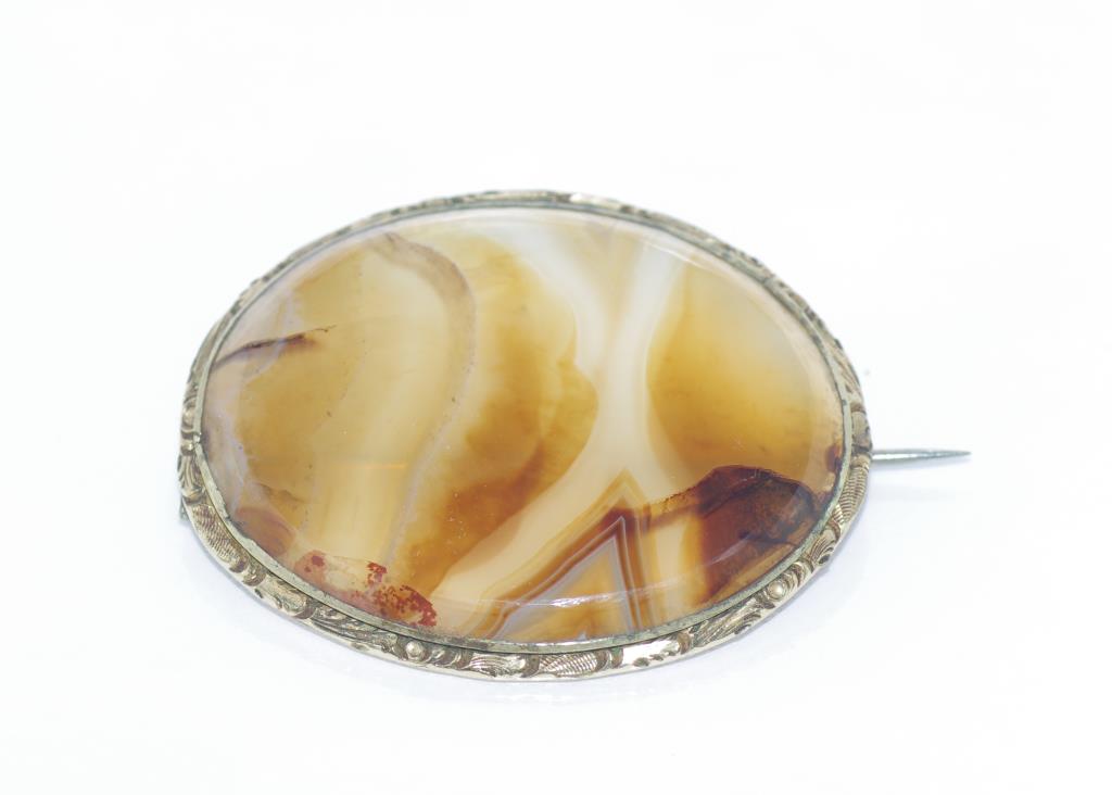 Victorian agate brooch