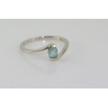 9ct white gold and blue topaz ring