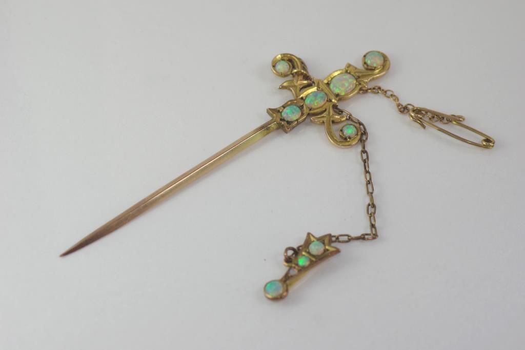 Good antique 9ct gold sword brooch - Image 2 of 3