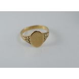 A 9ct yellow gold signet ring