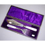 Cased pair Edwardian silver plate fish servers