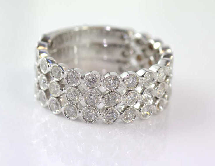 18ct white gold and diamond ring