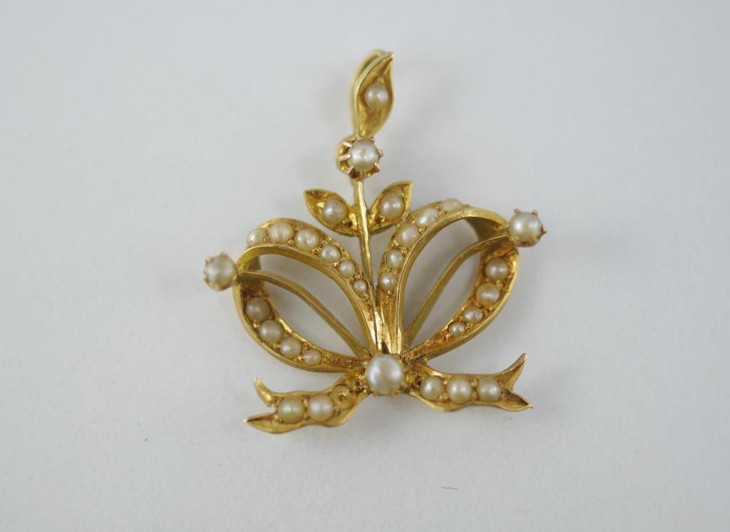 Edwardian gold and seed pearl pendant