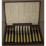 Cased vintage bone handle fruit set for six