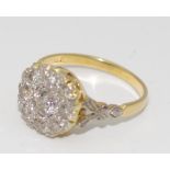 Good vintage 18ct gold & diamond cluster ring
