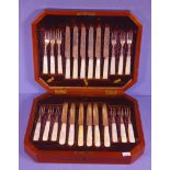 Boxed George V silver fruit knives & forks set