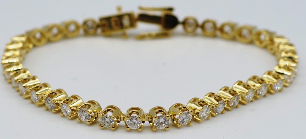18ct yellow gold and diamond tennis bracelet - Image 2 of 5