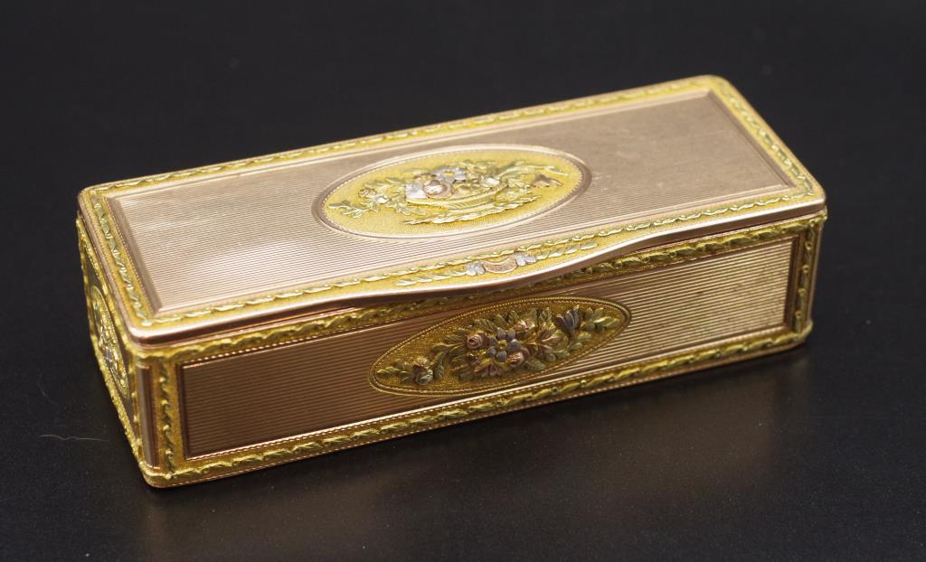 French 18th century three colour gold pill box.