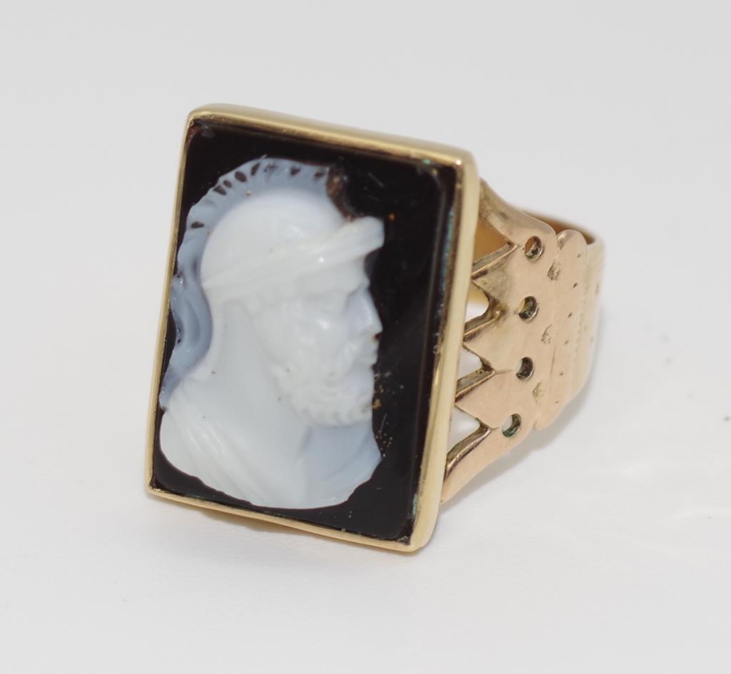 Antique gold & hardstone cameo ring