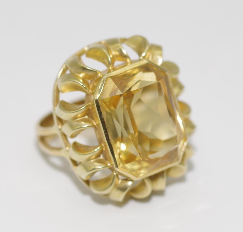 Large citrine and 18ct yellow gold ring - Image 2 of 3