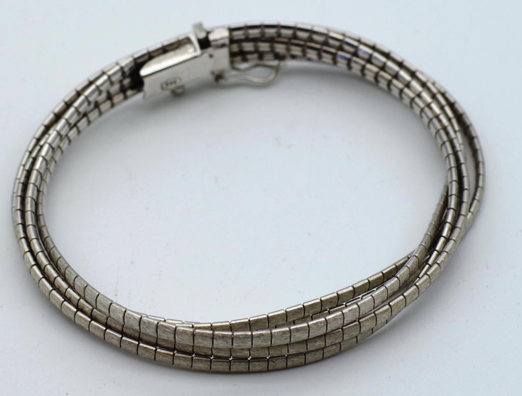 14ct white gold three stand bracelet - Image 2 of 3