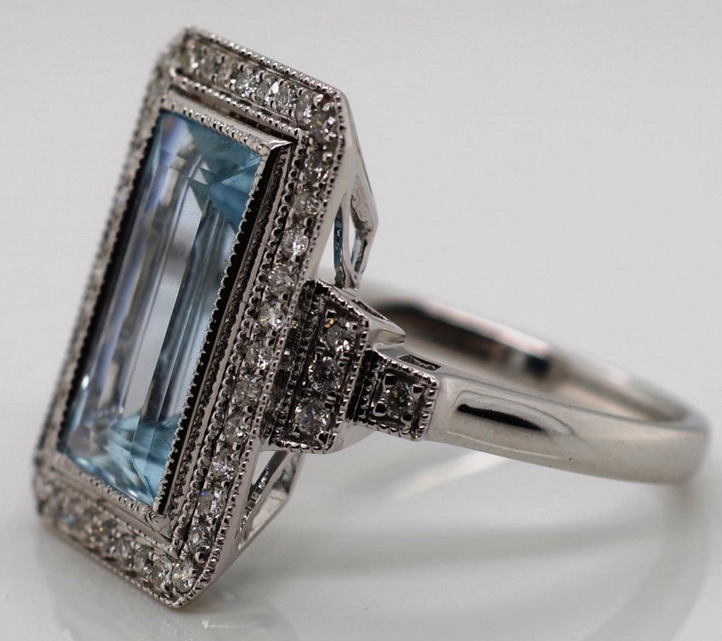 3.79ct aquamarine, diamond halo and gold ring - Image 4 of 5