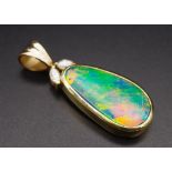 Good 18ct yellow gold fine boulder opal pendant