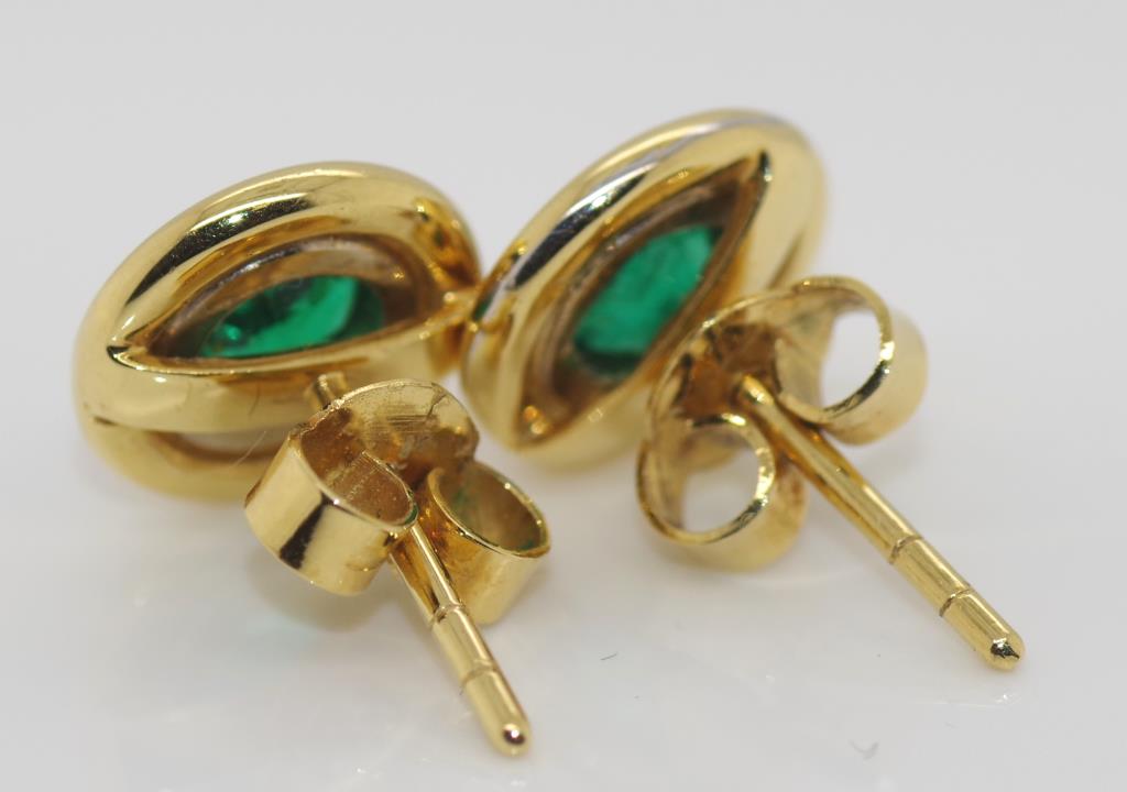 Pair of good emerald and two tone gold earrings - Image 2 of 2