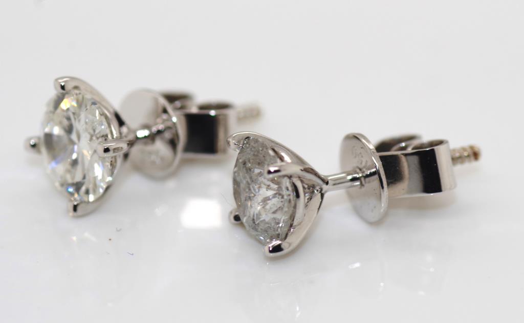 Pair of white gold and diamonds stud earrings - Image 2 of 2