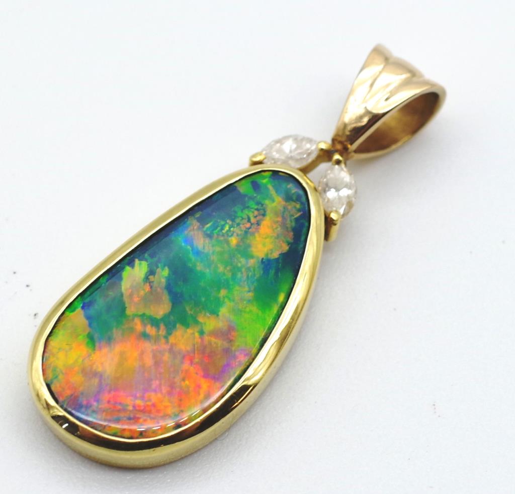 Good 18ct yellow gold fine boulder opal pendant - Image 2 of 3