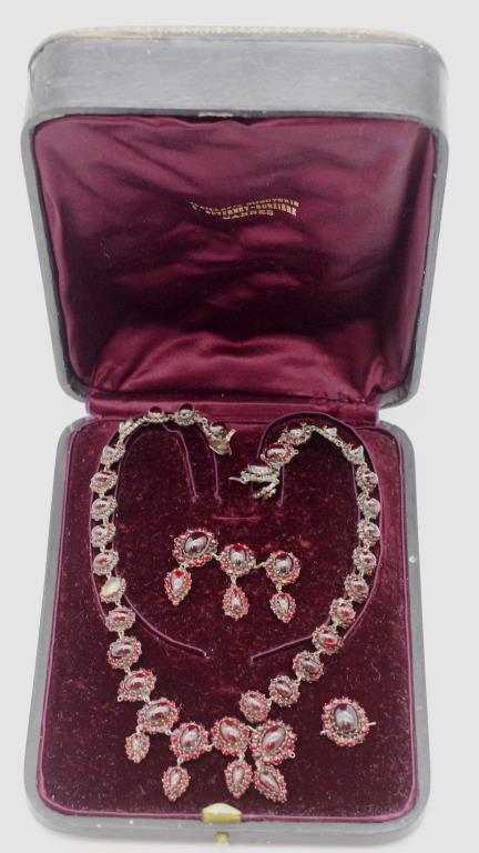 19th c. garnet necklace - Image 3 of 5