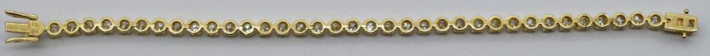 18ct yellow gold and diamond tennis bracelet - Image 5 of 5