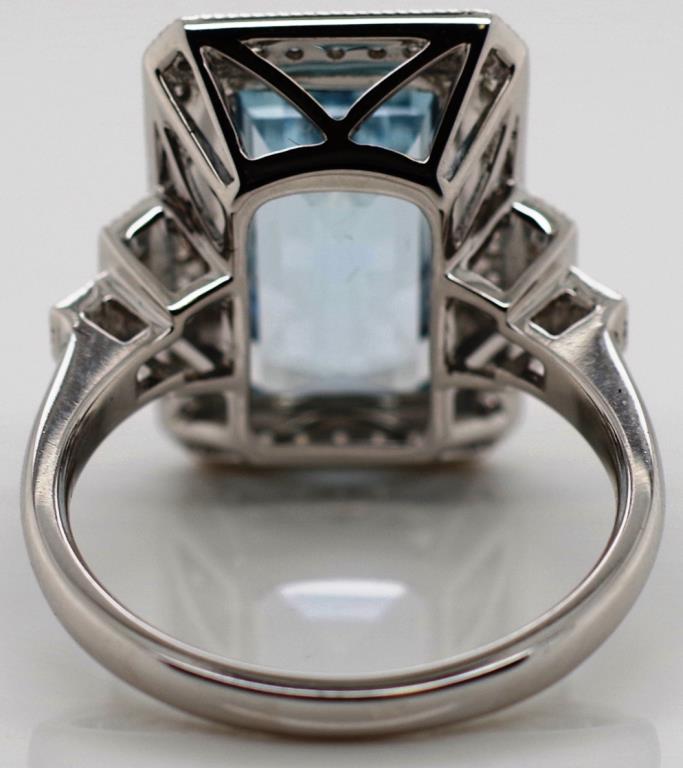 3.79ct aquamarine, diamond halo and gold ring - Image 5 of 5