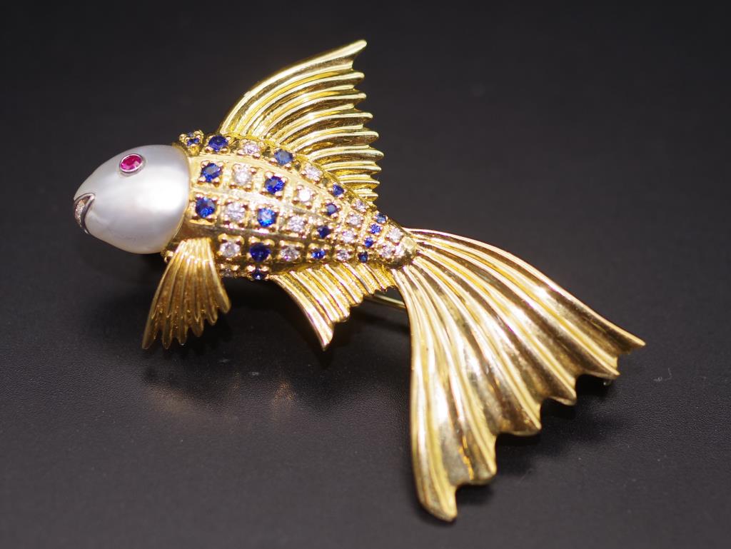 A pearl, diamond and sapphire fish form brooch - Image 2 of 3