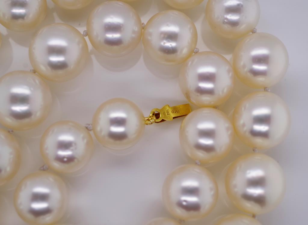 Good large round Broome pearl necklace - Image 3 of 5