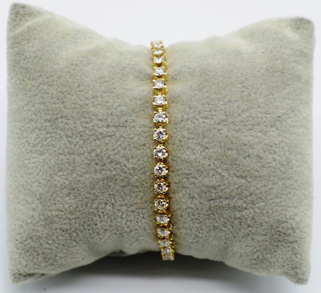 18ct yellow gold and diamond tennis bracelet - Image 3 of 5