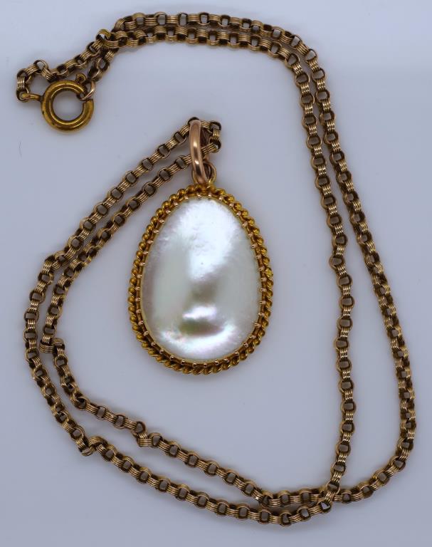 Blister pearl gold pendant and chain necklace - Image 2 of 5