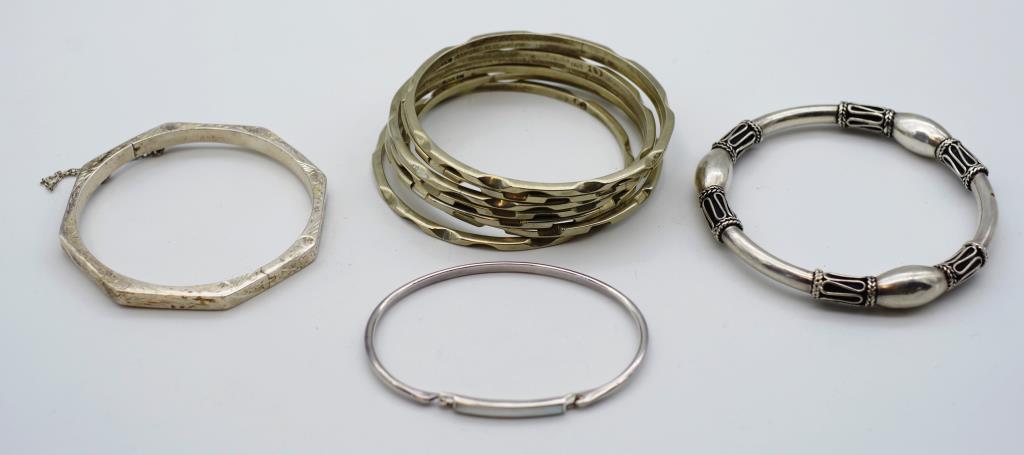 A collection of sterling silver bangles - Image 2 of 2