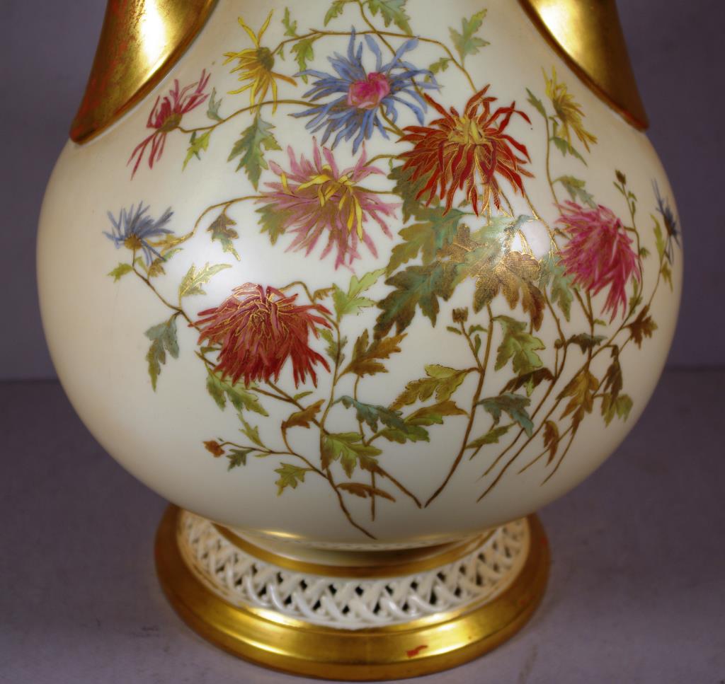 Large Royal Worcester ivory blush twin handle vase - Image 3 of 5
