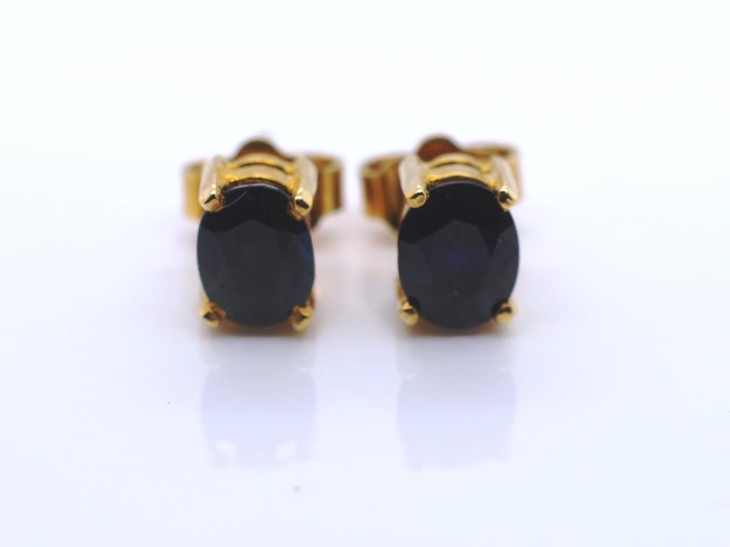 Sapphire stud earrings in 18ct gold mounts - Image 2 of 2
