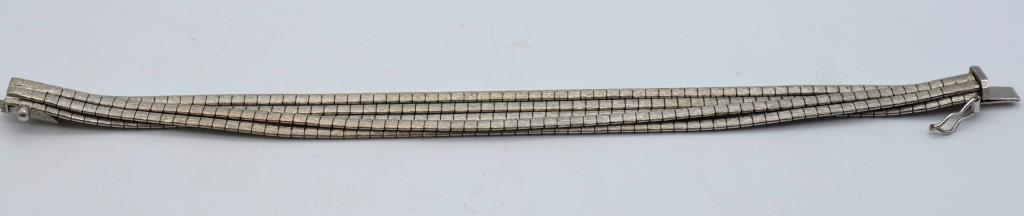 14ct white gold three stand bracelet - Image 3 of 3