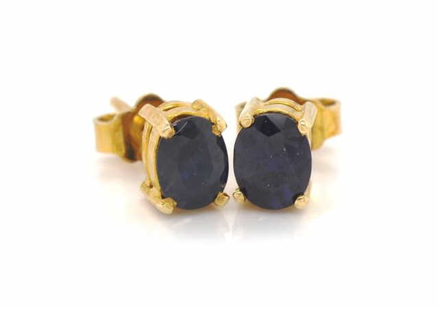 Sapphire stud earrings in 18ct gold mounts