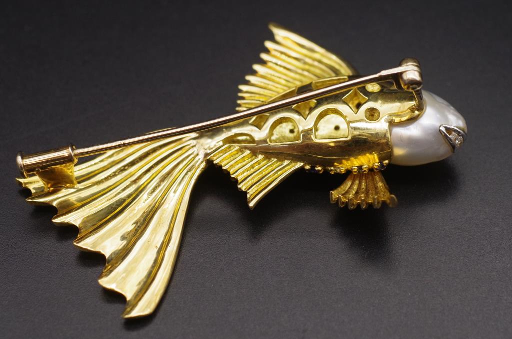 A pearl, diamond and sapphire fish form brooch - Image 3 of 3