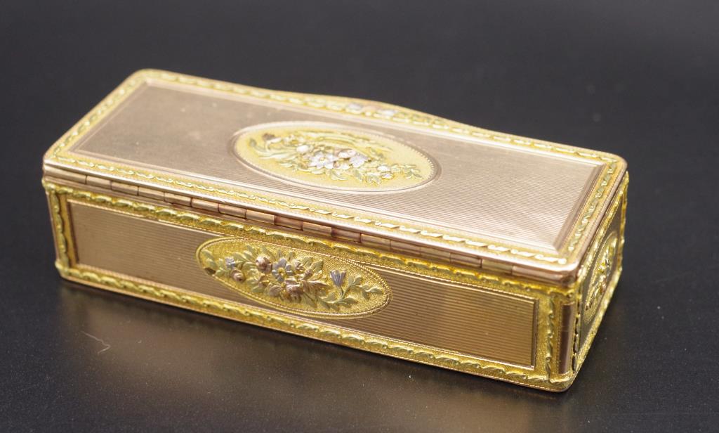 French 18th century three colour gold pill box. - Image 5 of 5